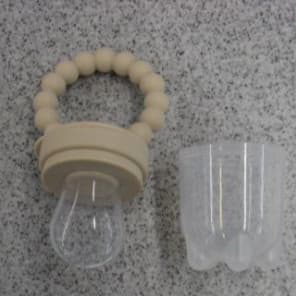 Baby soother feeder