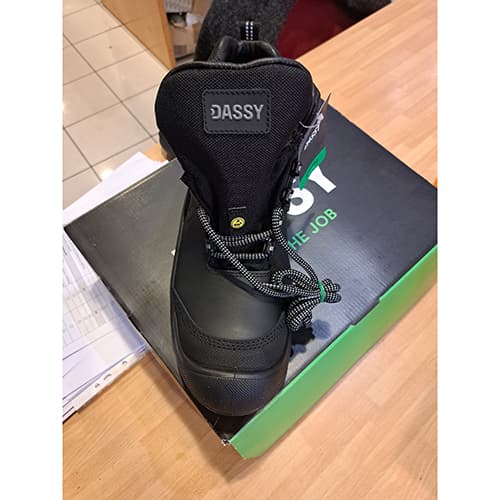 DASSY safety shoes