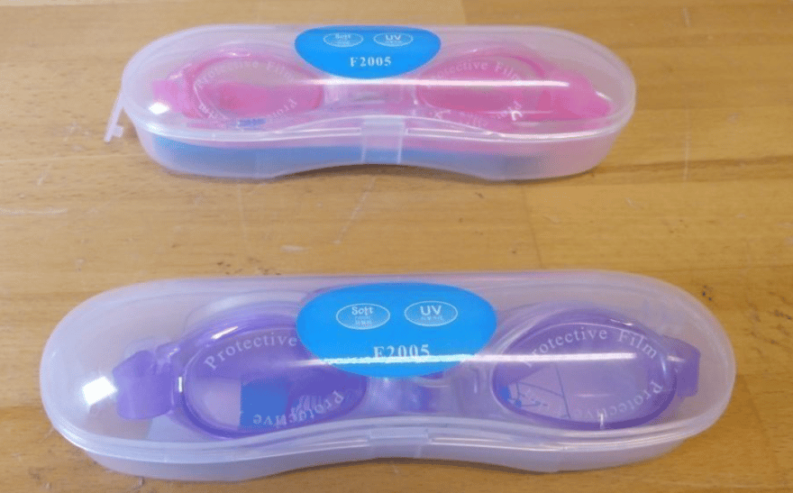 Swim goggles