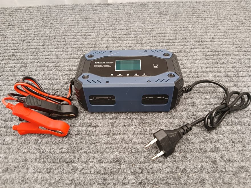 Qoltec intelligent car battery charger