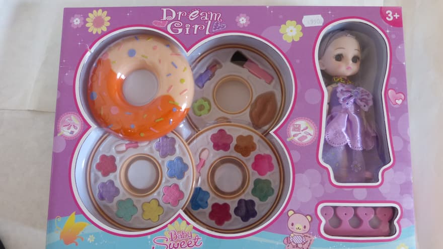Dream Girl plastic doll set