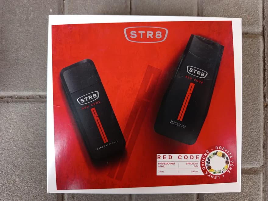 STR8 cosmetics set